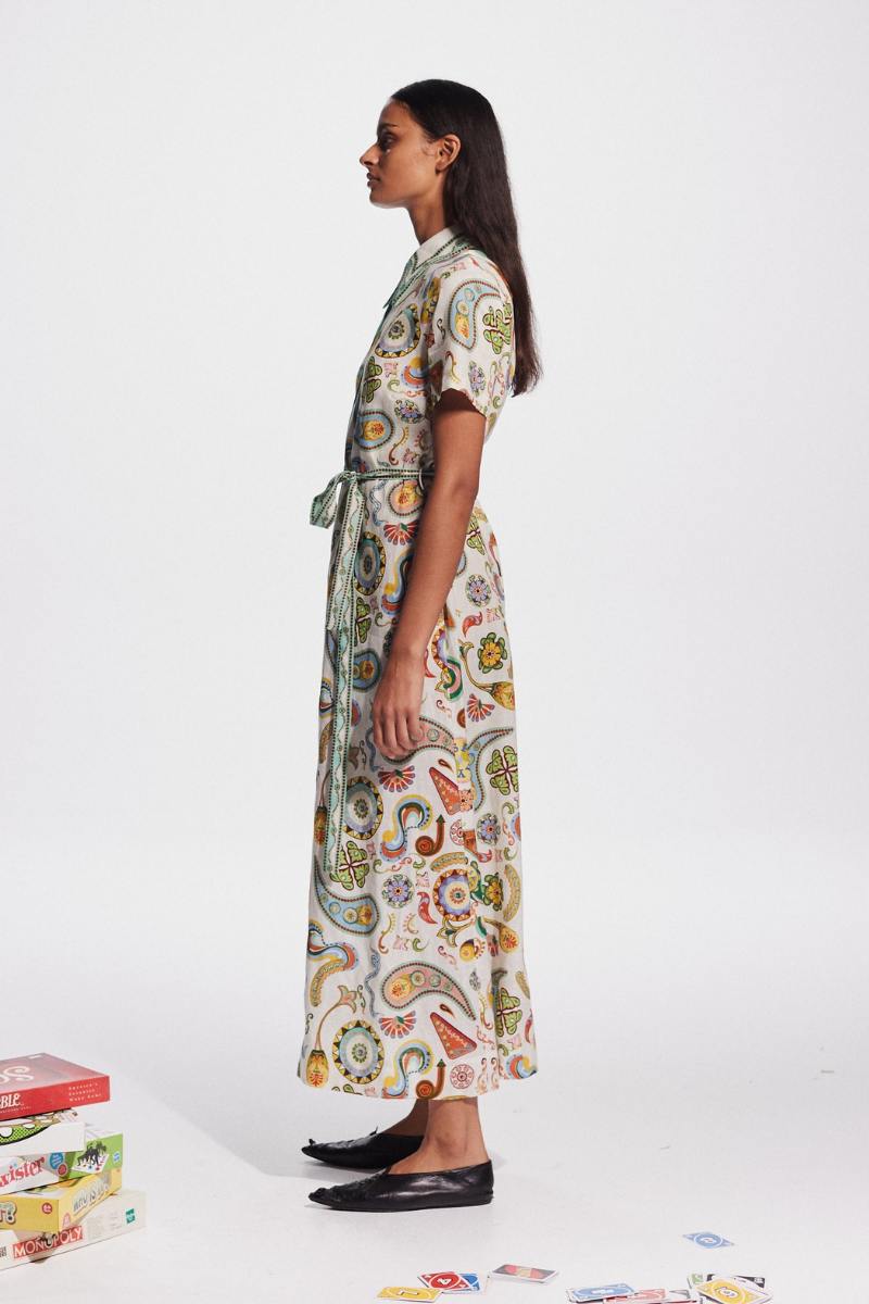 Woman in ivory paisley linen maxi dress with belt